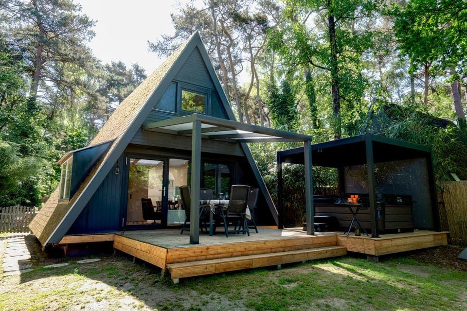 Property building, Day, Garden, Garden view