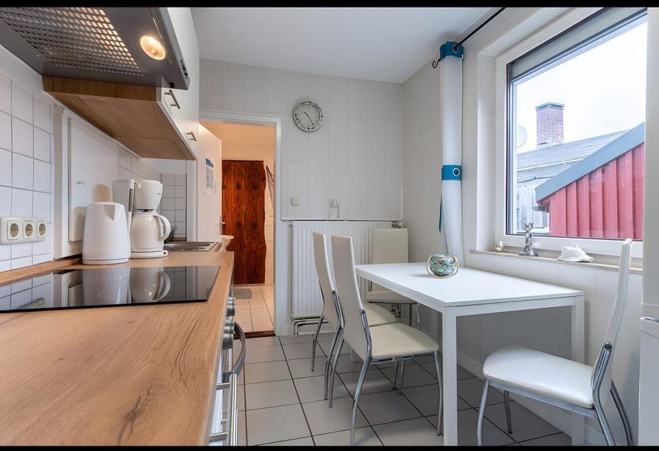 Property building, Kitchen or kitchenette, Living room