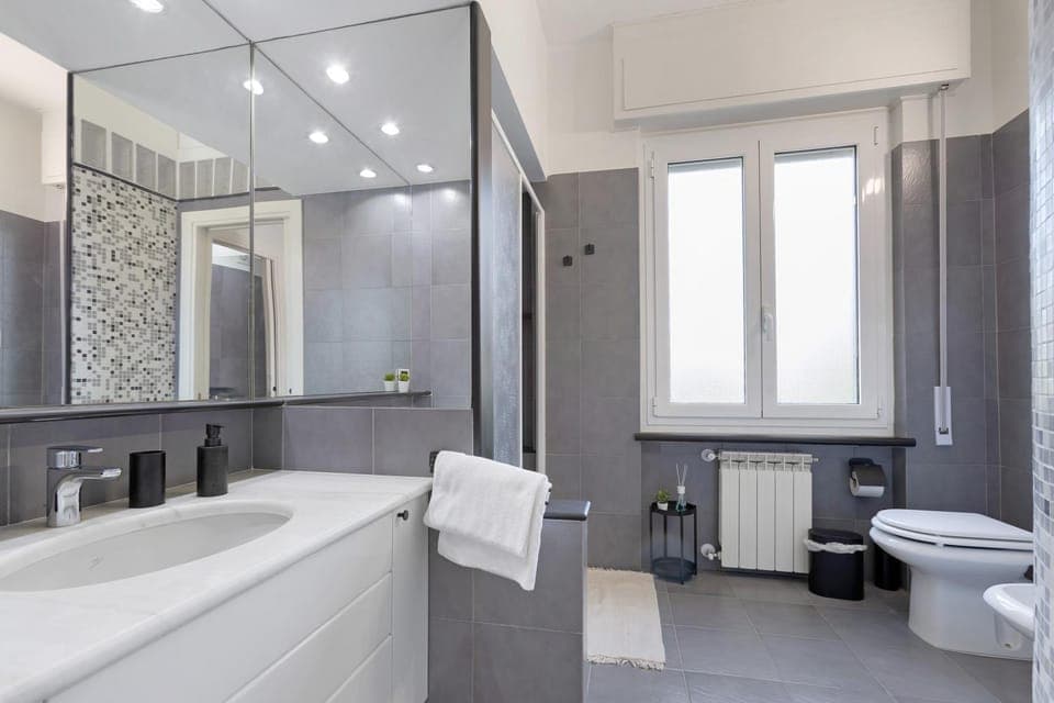 Bathroom, Living room