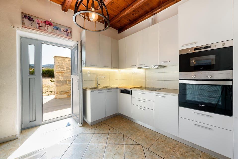 Property building, Kitchen or kitchenette, Living room