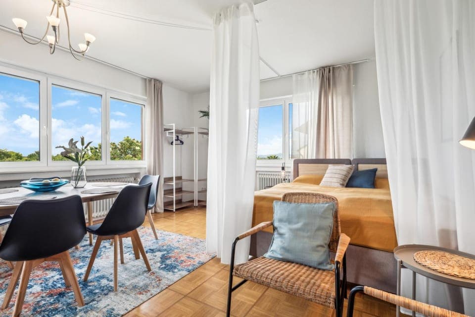 View (from property/room), Seating area, Dining area, Bedroom