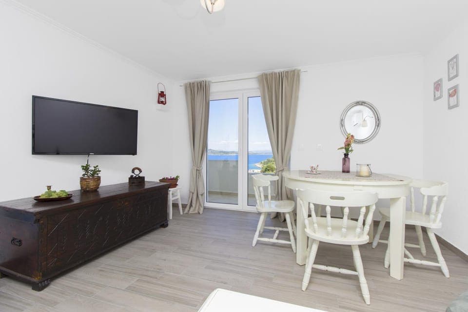 Living room, Dining area, Sea view