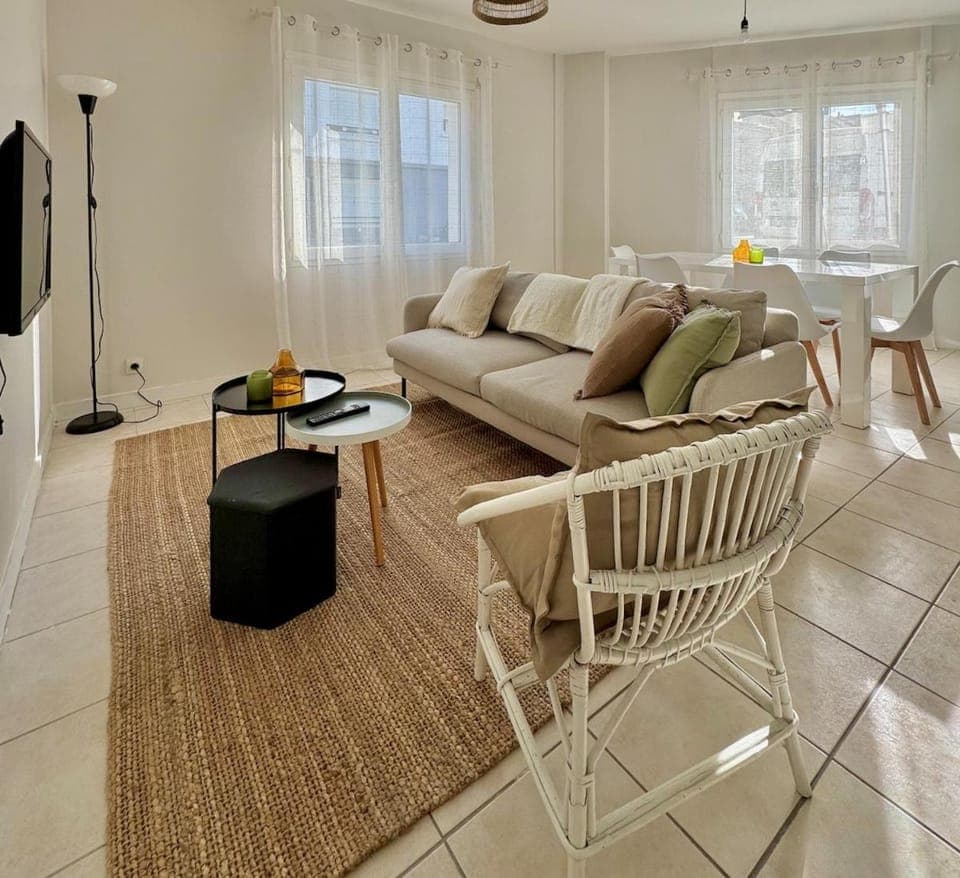 Living room, Dining area