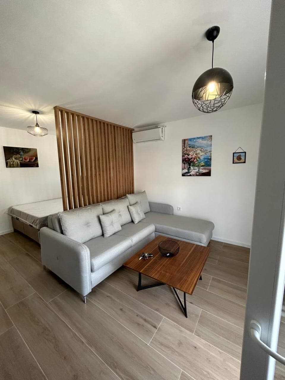 Bed, Photo of the whole room, Seating area