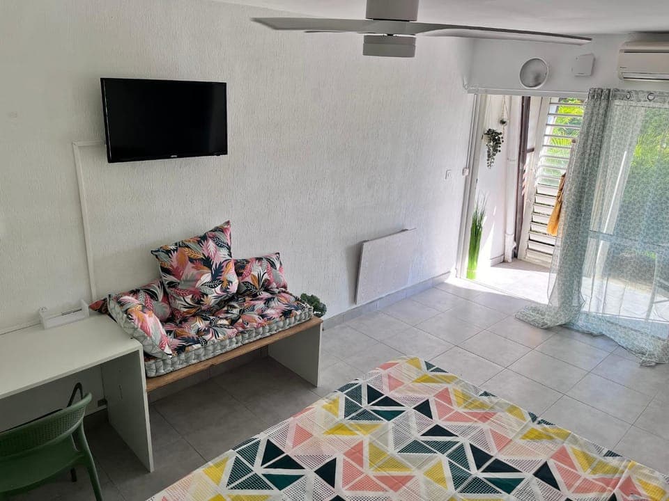TV and multimedia, Seating area