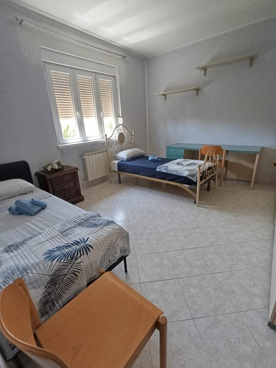 Bed, Photo of the whole room, Seating area, Bedroom