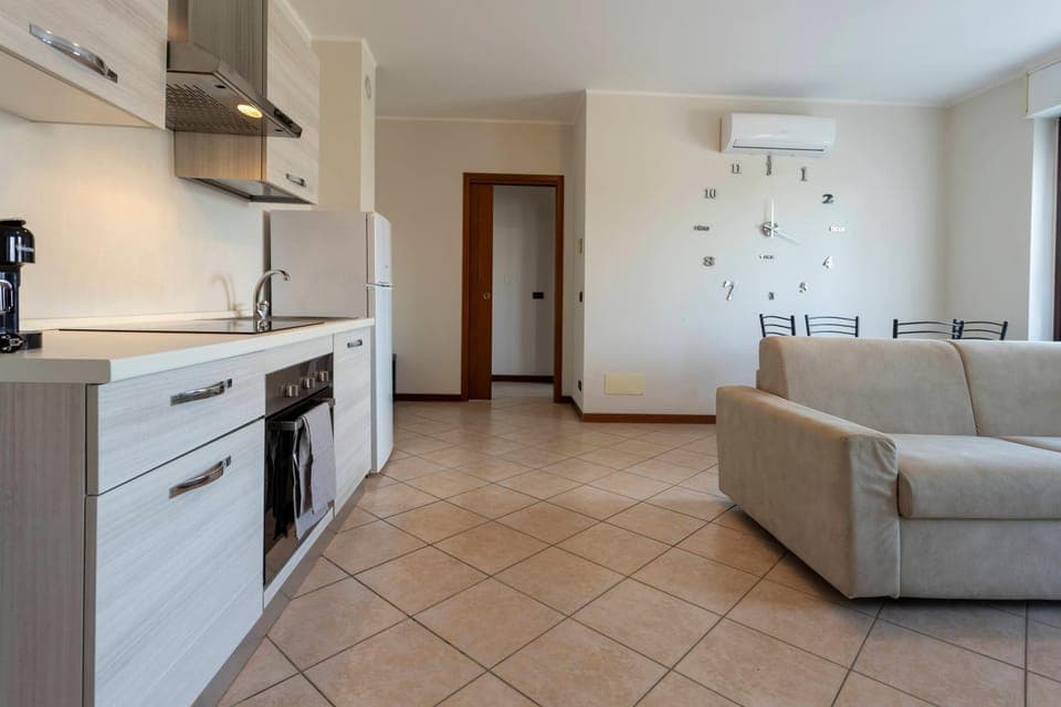 Kitchen or kitchenette, Living room, Seating area, Dining area, oven, pet friendly, stove