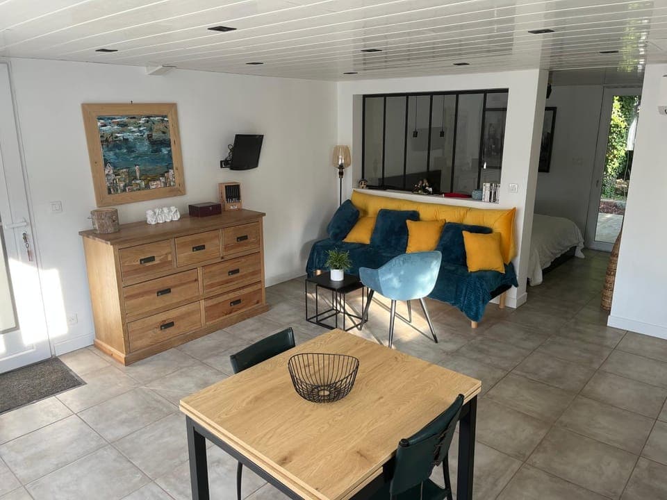 Seating area, Dining area