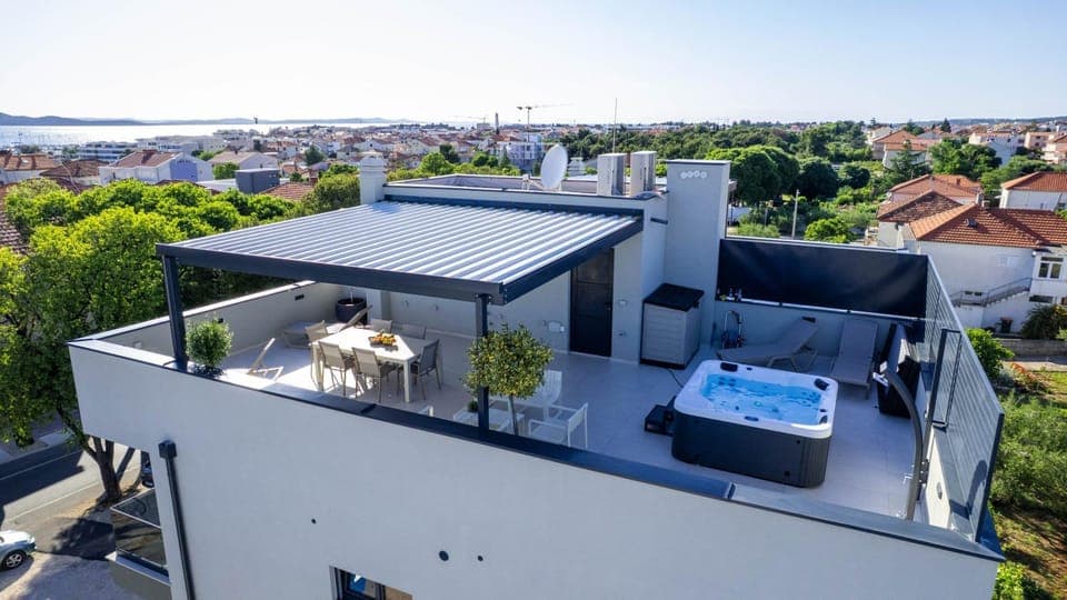 Property building, Balcony/Terrace, Sea view