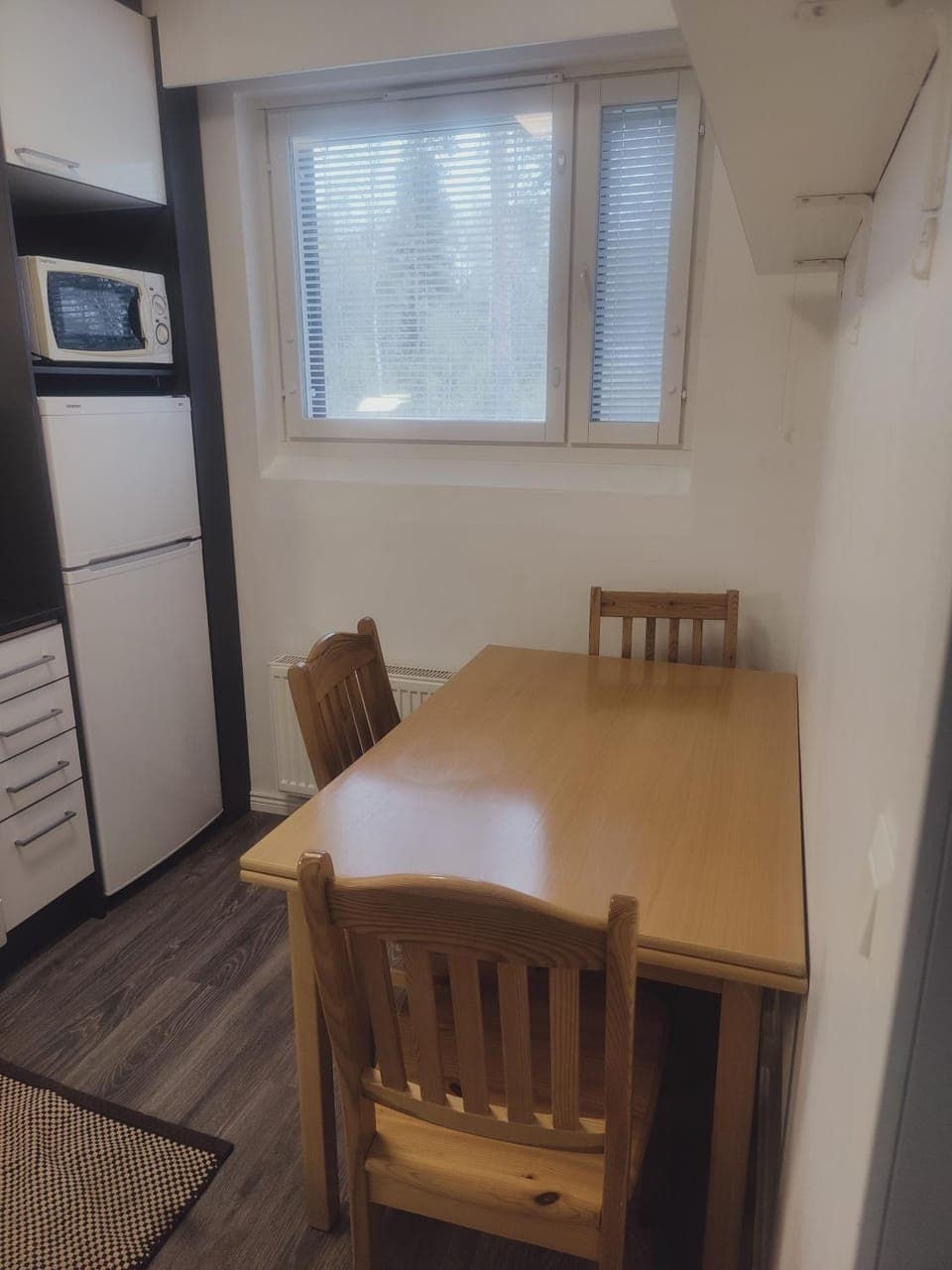 Kitchen or kitchenette, Seating area, Dining area
