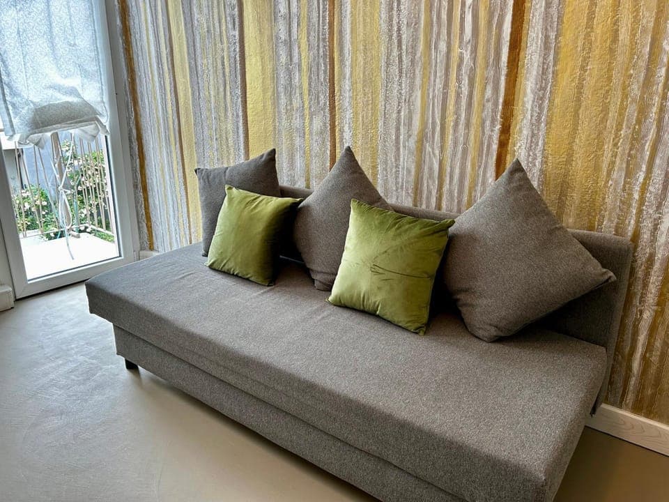 Bed, Living room, Photo of the whole room, Seating area, Bedroom