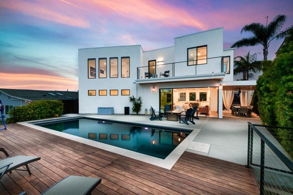 Balcony/Terrace, Swimming pool, sunbed