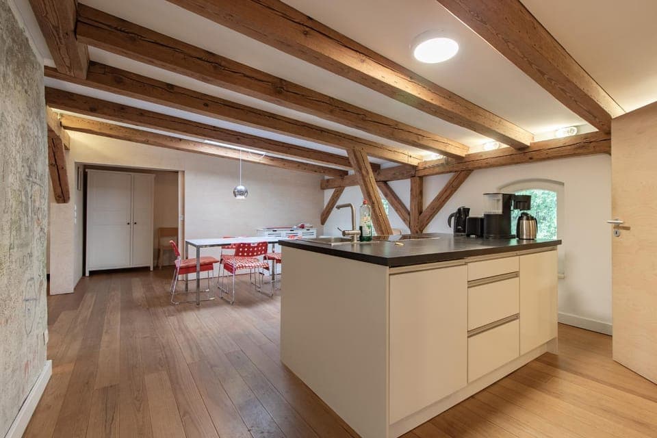 Coffee/tea facilities, stove