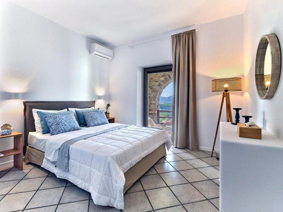 Bed, Photo of the whole room, Bedroom, air conditioner