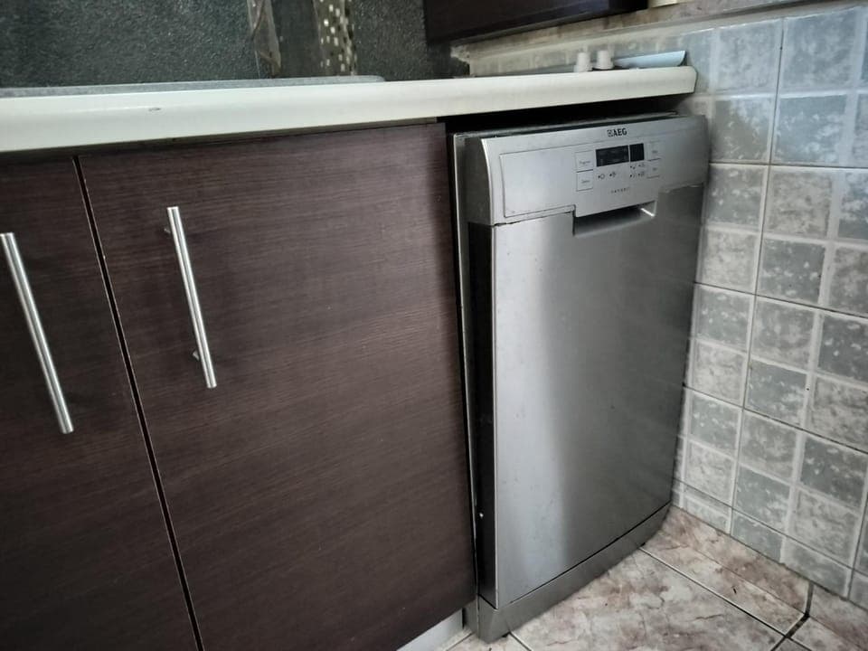 Kitchen or kitchenette, washing machine