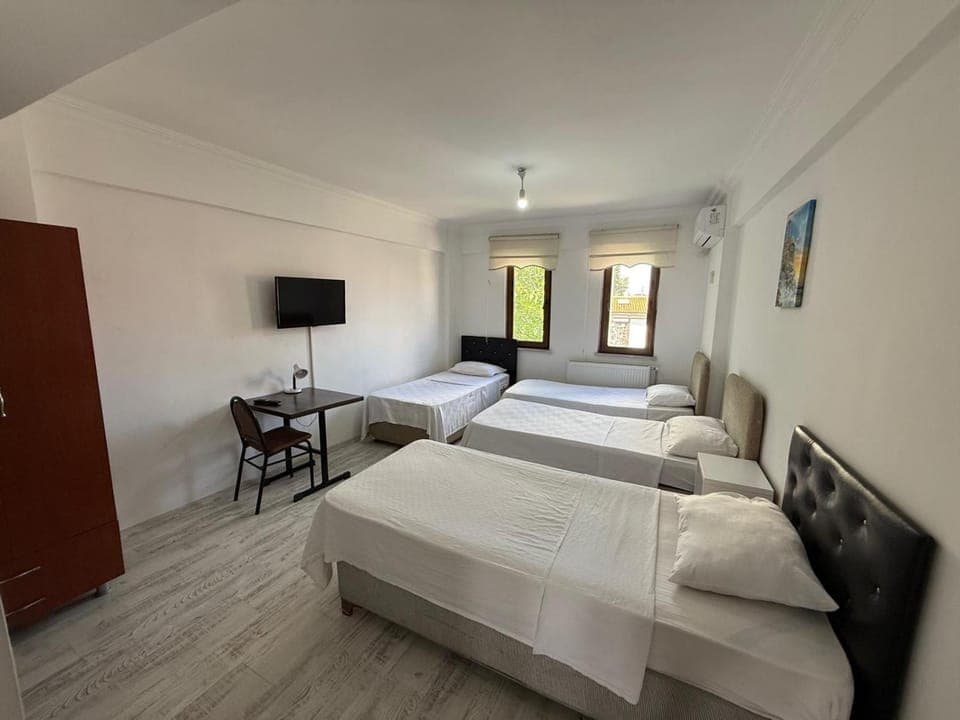 Bed, TV and multimedia, Photo of the whole room