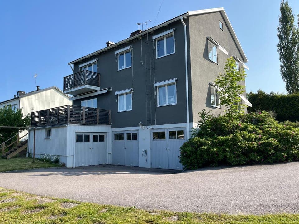 Property building, Day