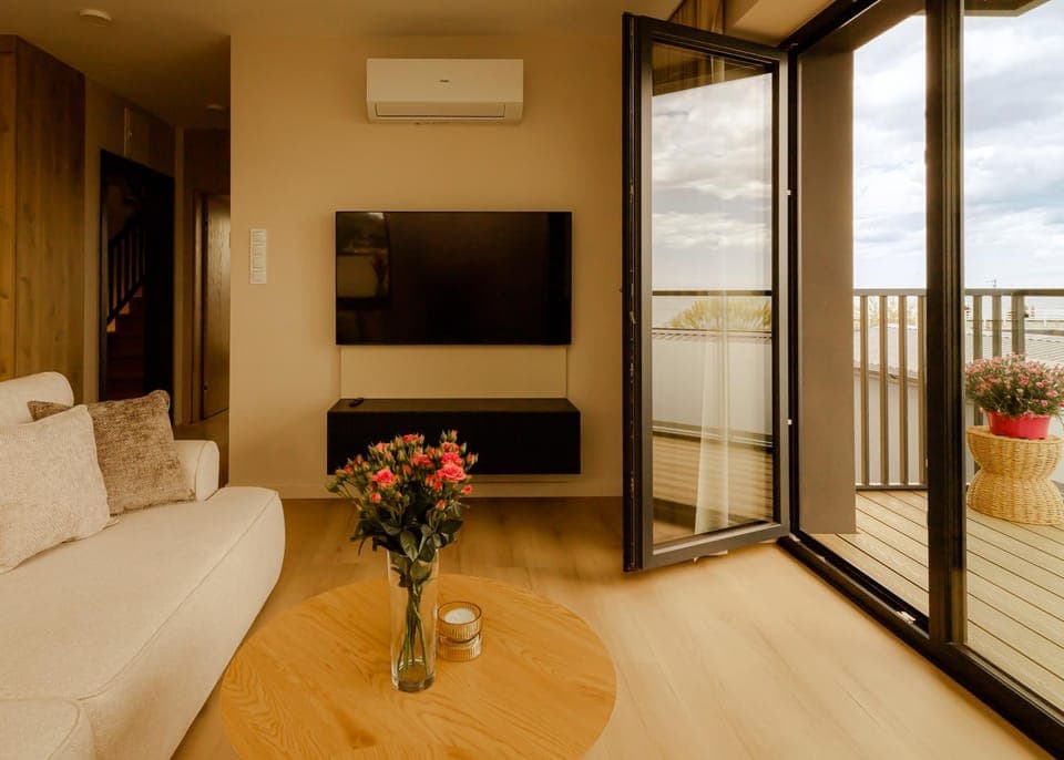 TV and multimedia, View (from property/room), Balcony/Terrace, Living room, Seating area, air conditioner