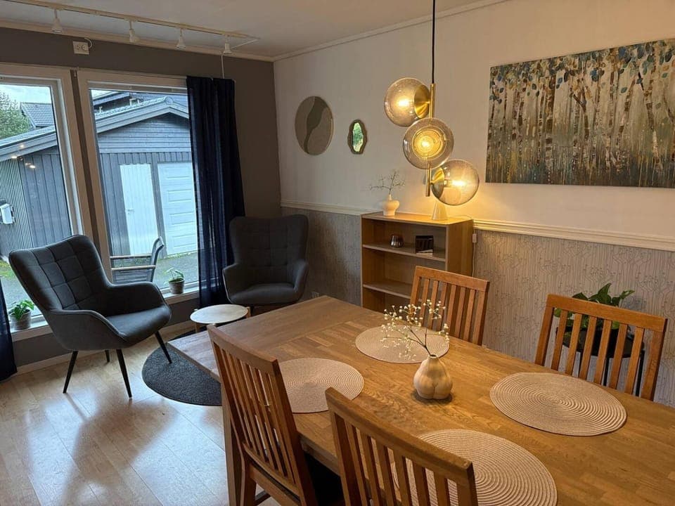 Living room, Seating area, Dining area, Street view