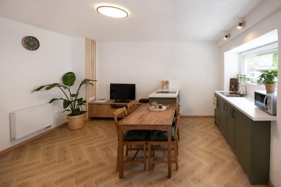 TV and multimedia, Kitchen or kitchenette, Dining area