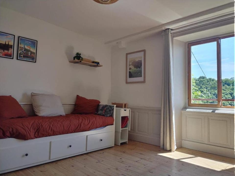 Bed, Living room, Seating area, Bedroom