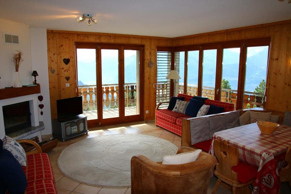 Communal lounge/ TV room, Living room