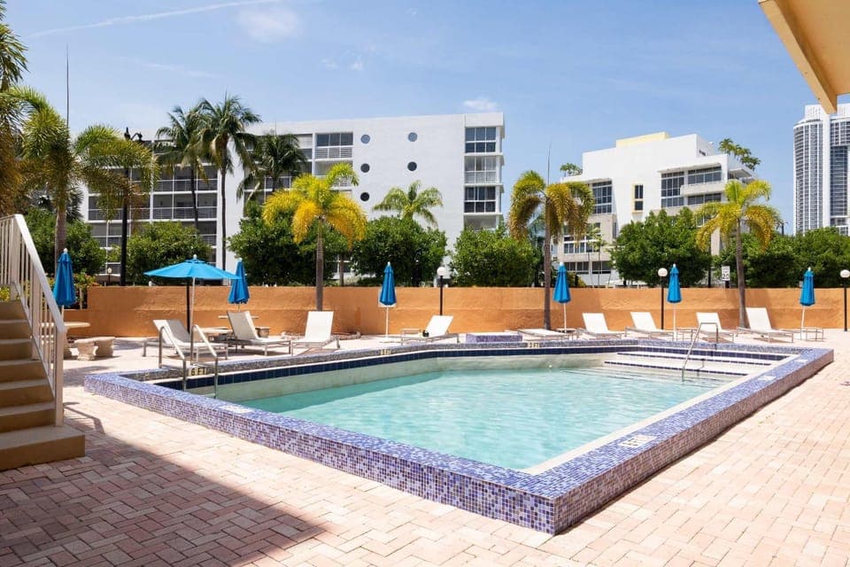 Pool view, Swimming pool, sunbed