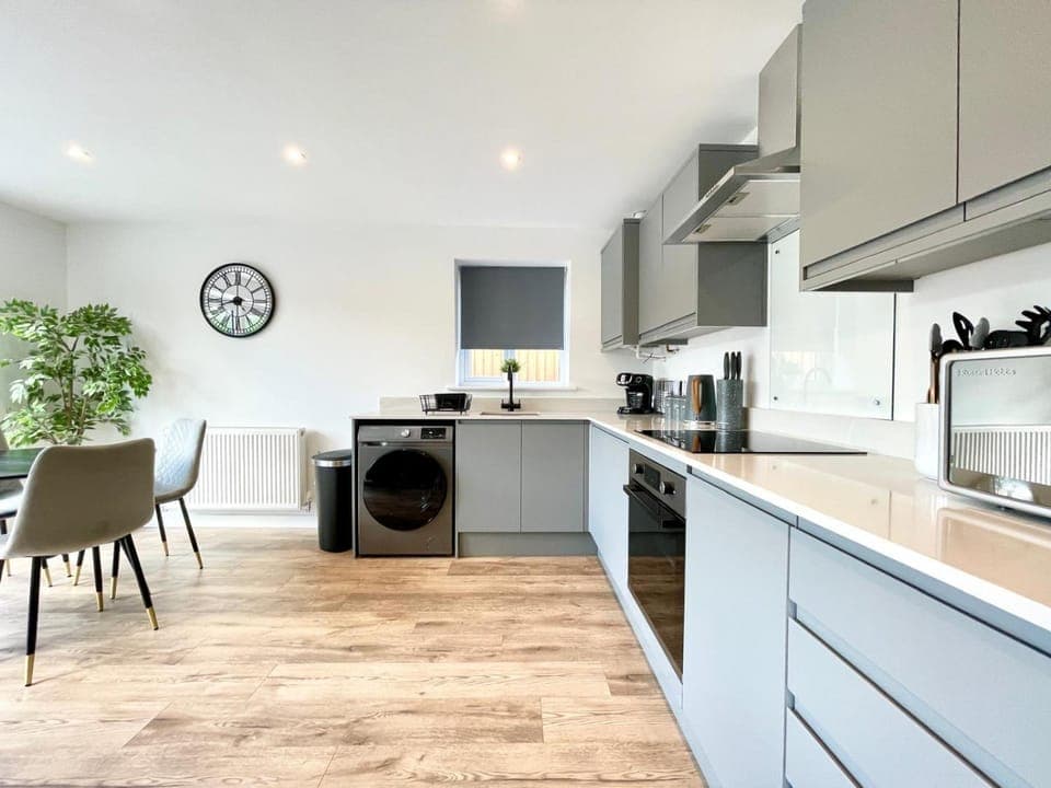 Dining area, kitchen