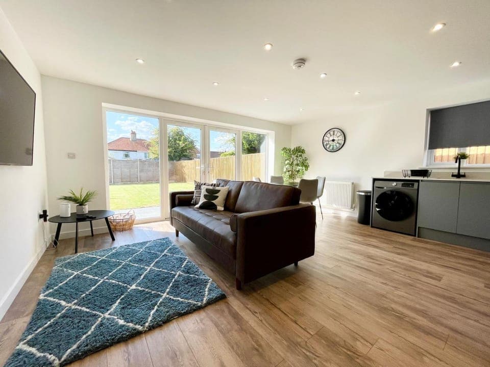 TV and multimedia, Living room, Dining area, washing machine