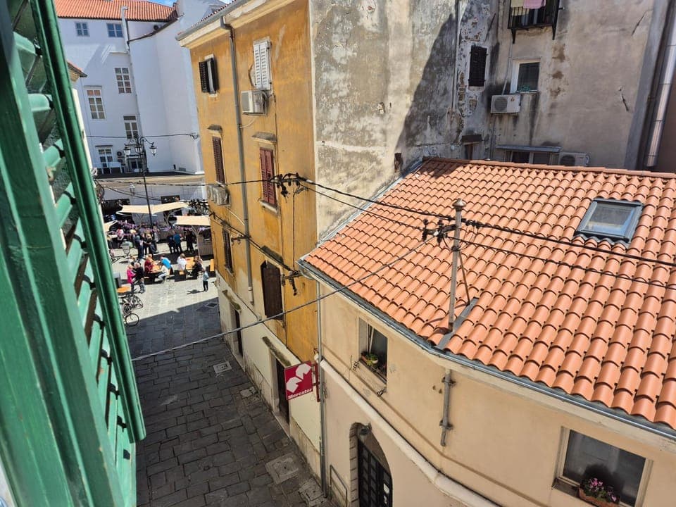 City view, Street view