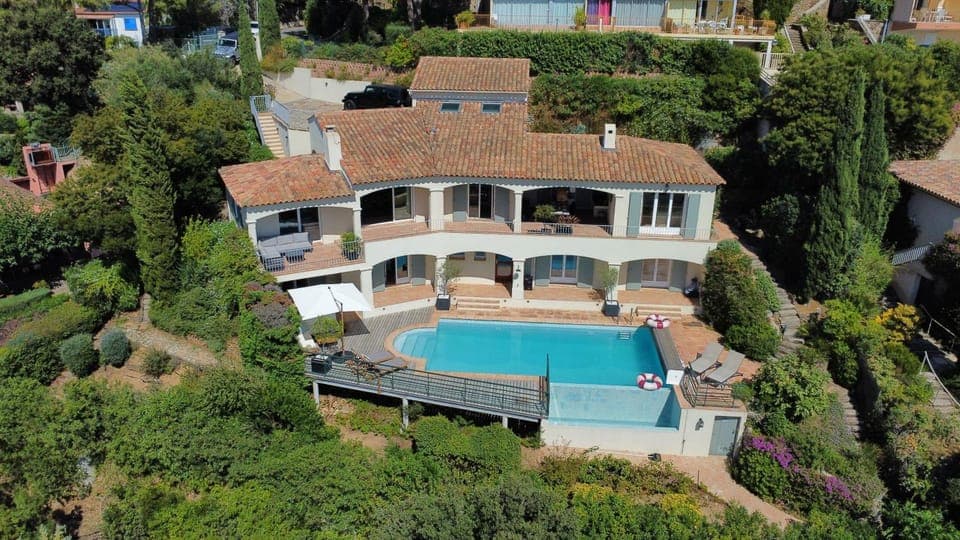 Property building, Day, Bird's eye view, Pool view, Swimming pool, sunbed