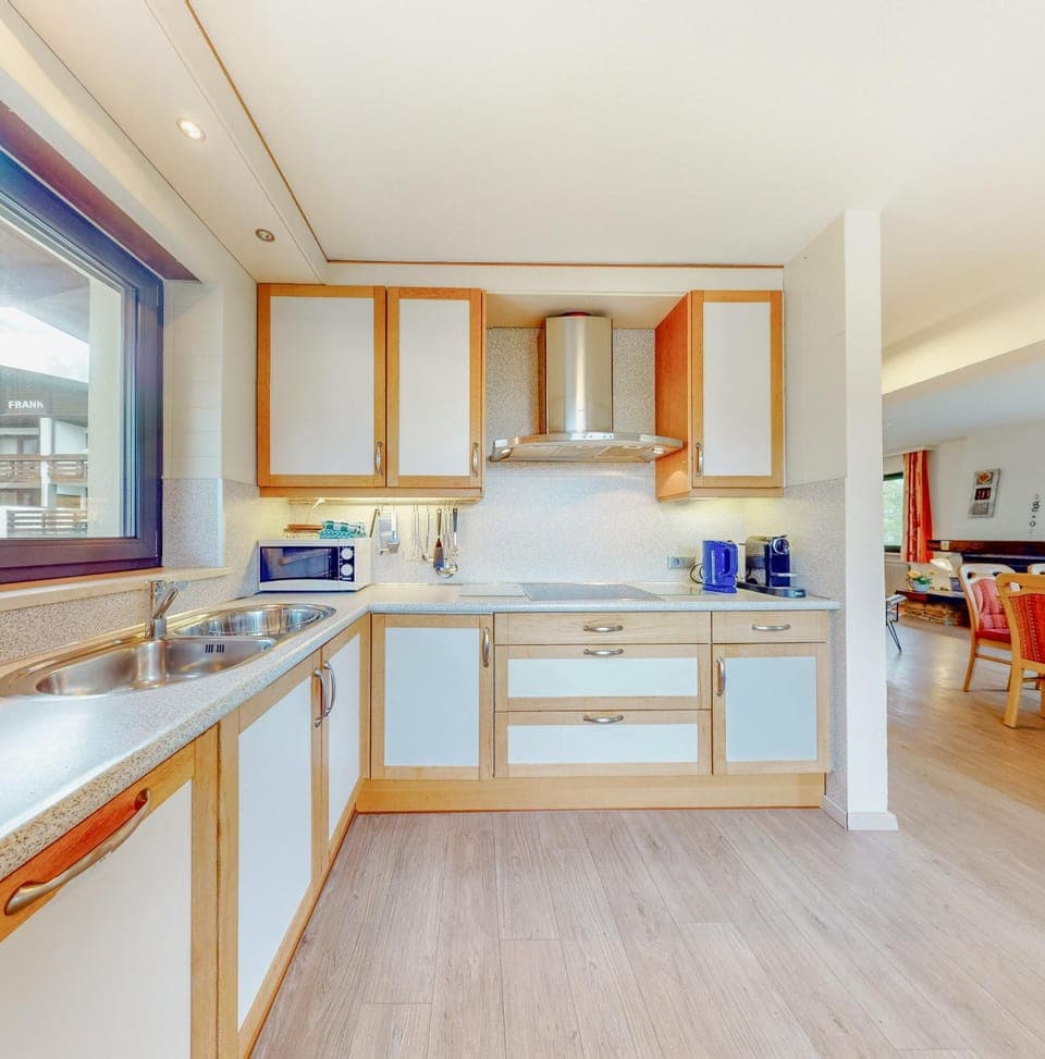 Kitchen or kitchenette, dishwasher