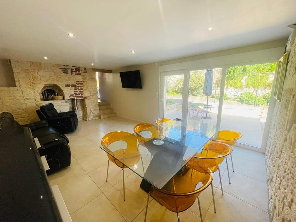 TV and multimedia, Living room, Dining area