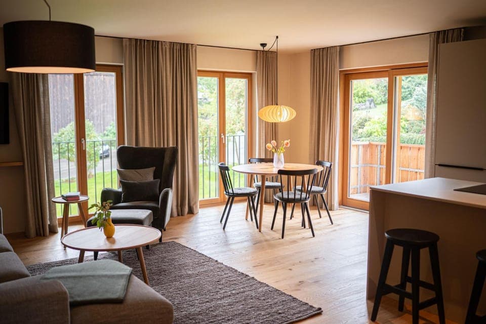 Living room, Seating area, Dining area