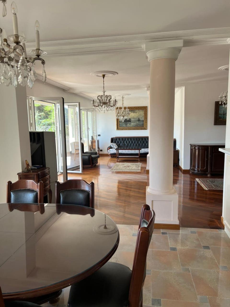 Seating area, Dining area