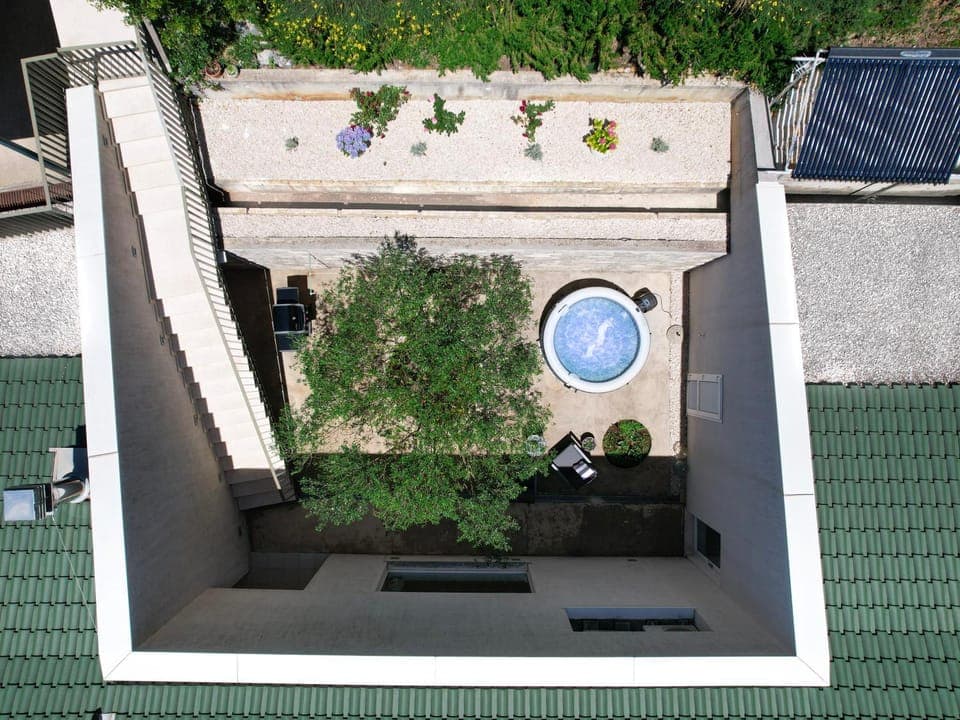 Property building, Balcony/Terrace, Swimming pool