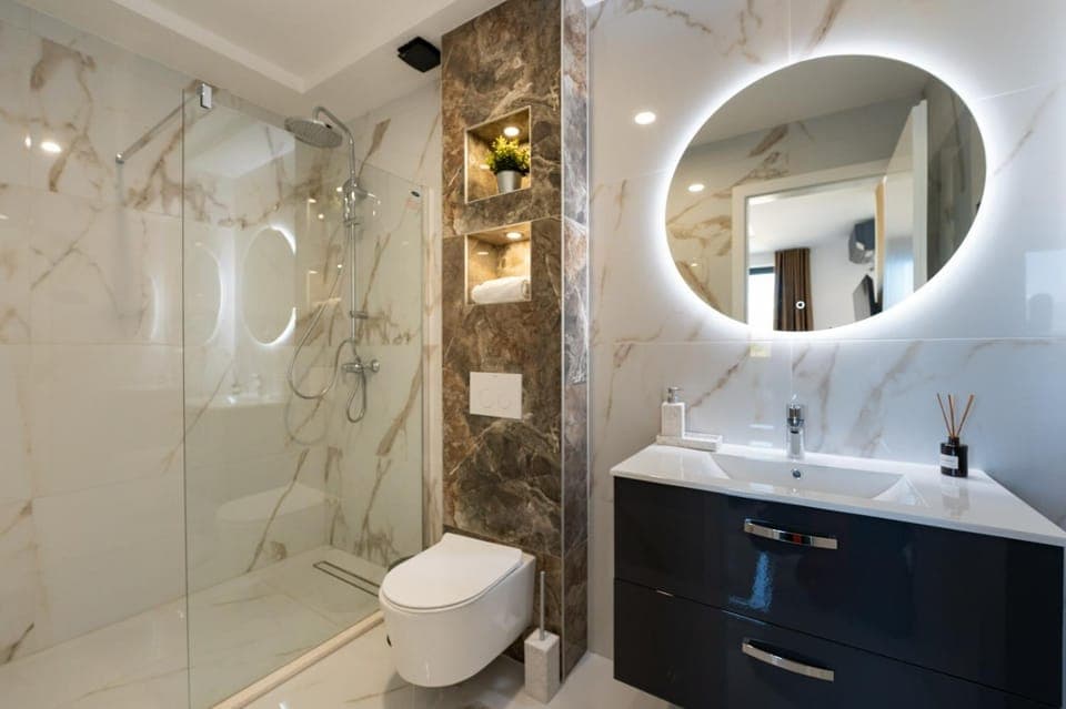 Toilet, Bathroom, towels