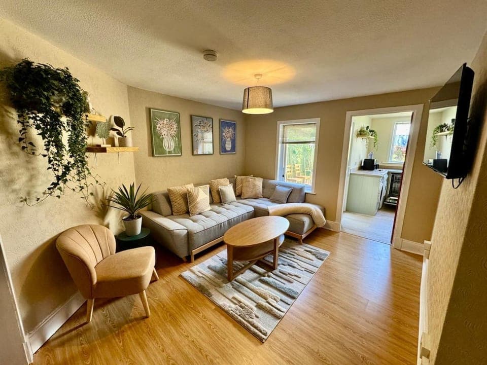 Communal lounge/ TV room, Living room, Seating area