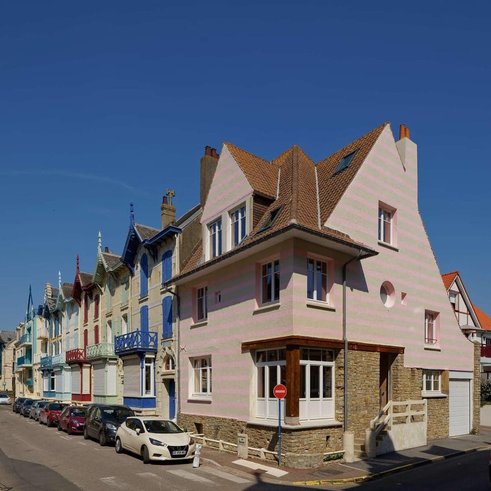 Property building, Neighbourhood