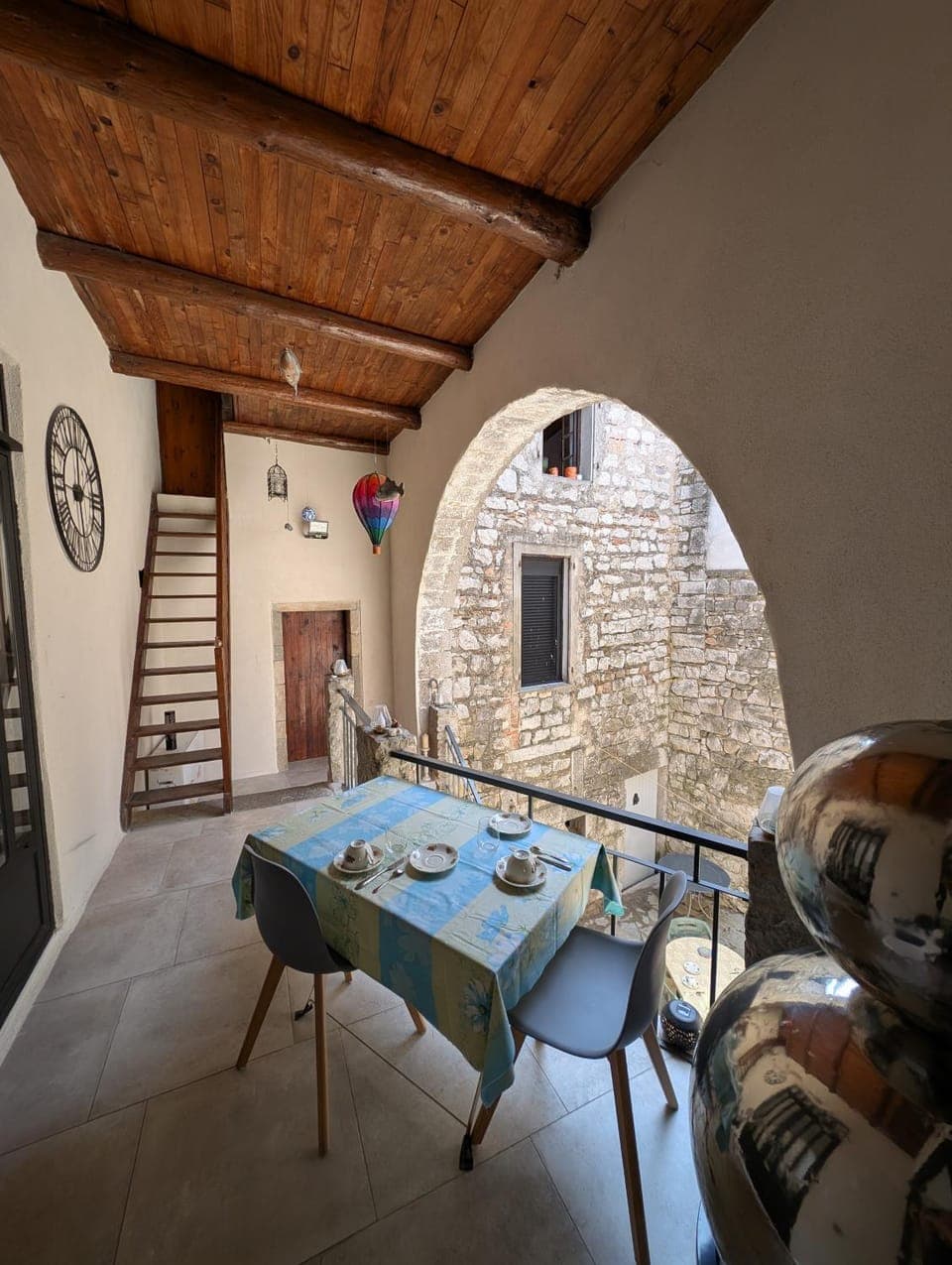 Seating area, Breakfast