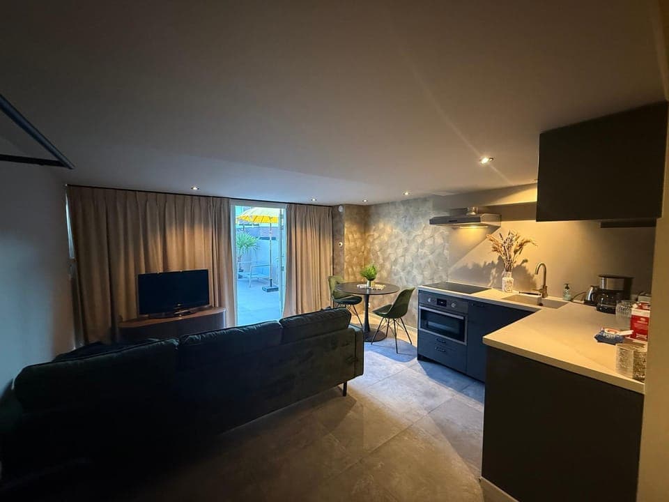 TV and multimedia, Kitchen or kitchenette, Living room