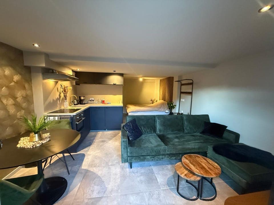 Kitchen or kitchenette, Seating area