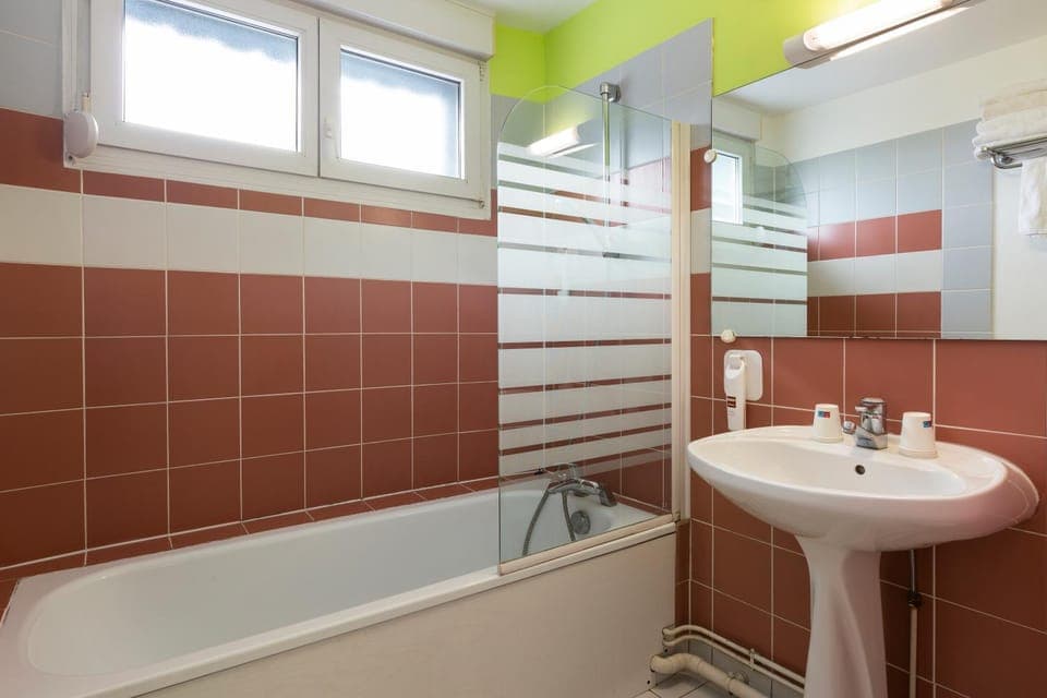 Shower, Bathroom, Bath, towels