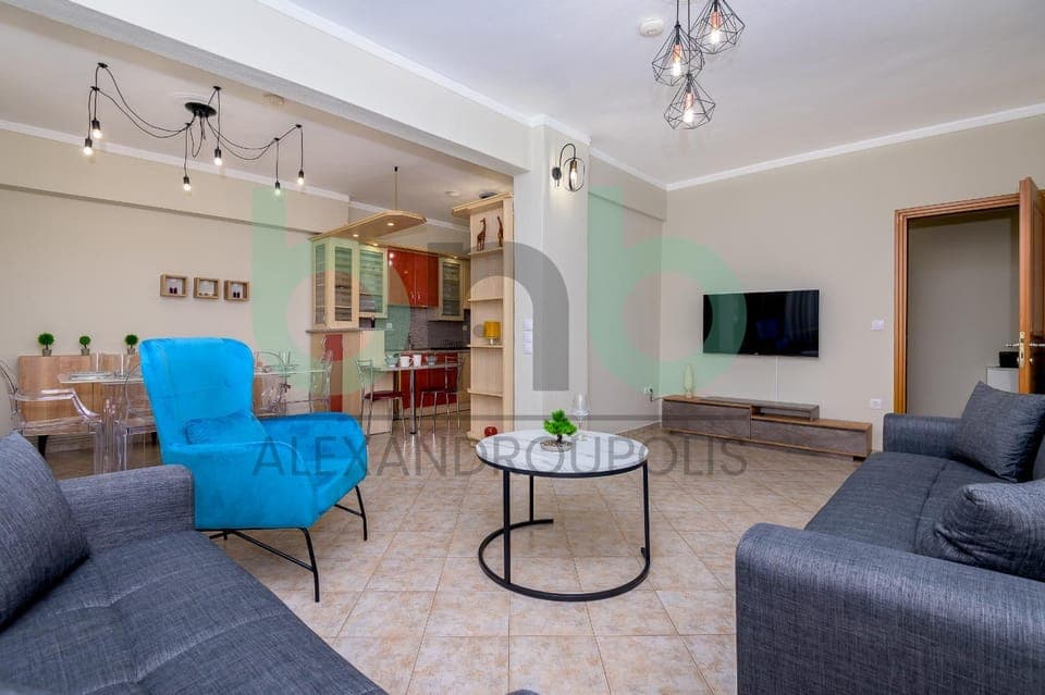 TV and multimedia, Living room, Photo of the whole room, Seating area, Dining area