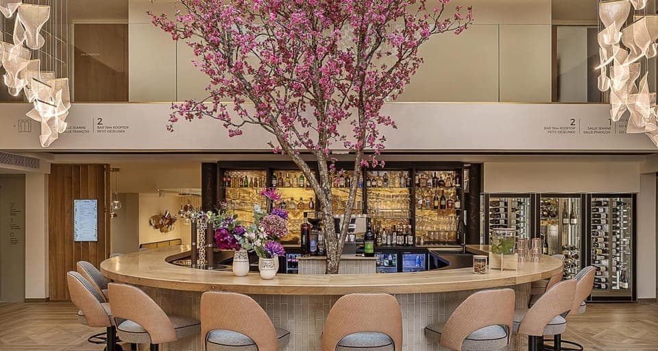 People, People, People, Lobby or reception, Decorative detail