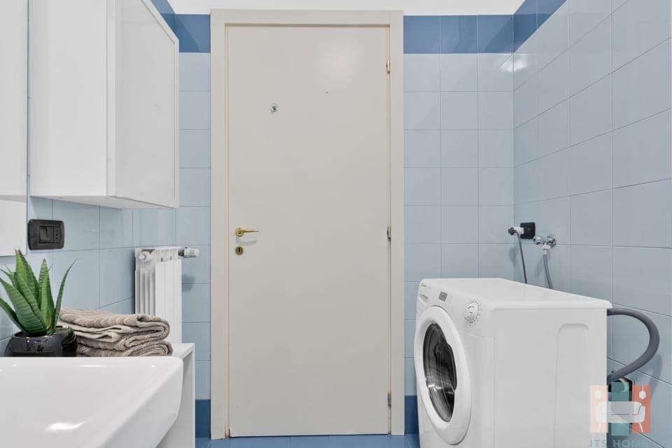 Bathroom, washing machine