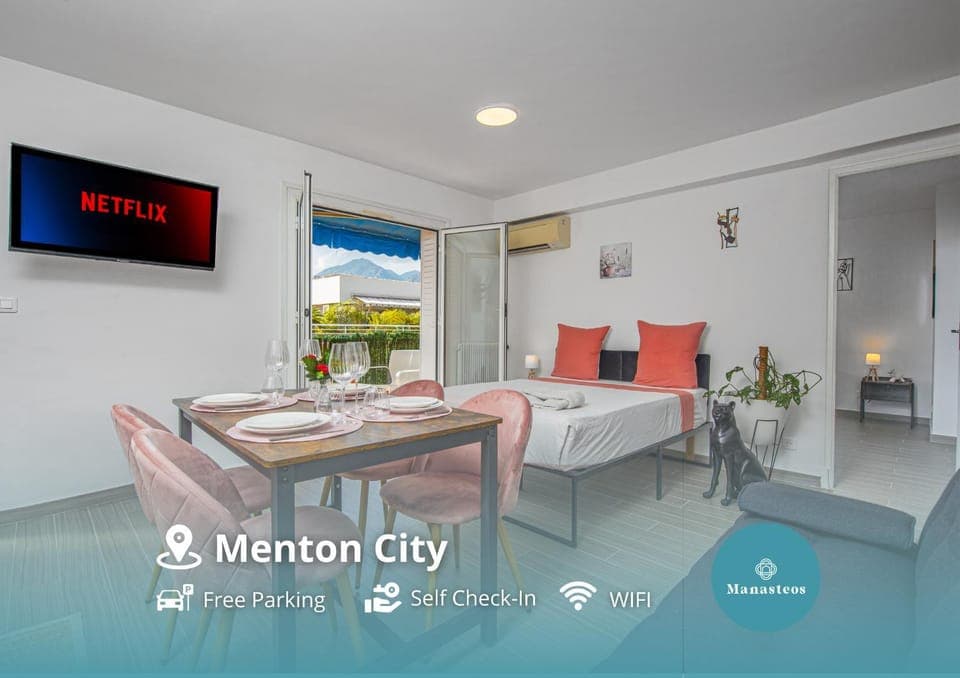 Bed, TV and multimedia, Balcony/Terrace, Seating area, Dining area, towels, air conditioner