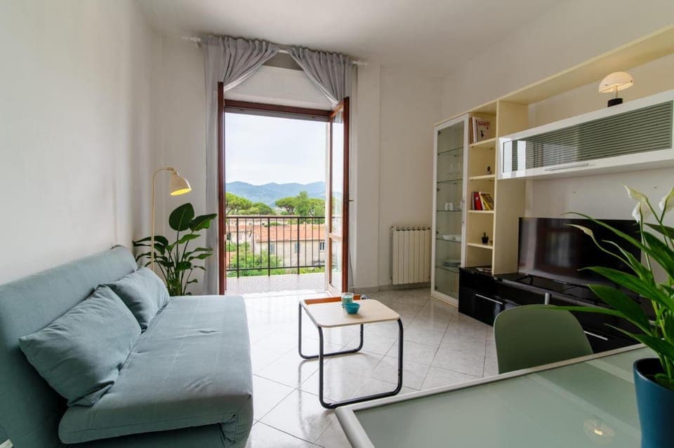 TV and multimedia, Balcony/Terrace, Living room, Seating area, Dining area, Evening entertainment, Mountain view