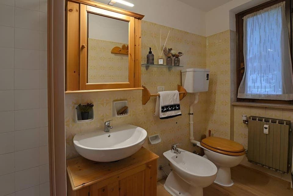 Bathroom, Living room