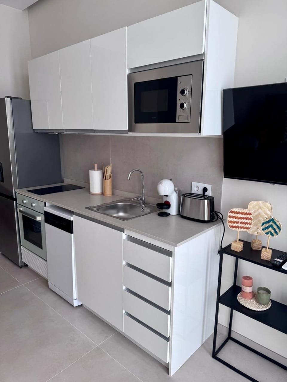 TV and multimedia, Coffee/tea facilities, oven, stove, toaster
